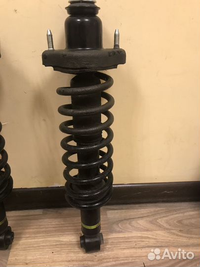 Задние Амортизаторы Mitsubishi Outlander 3