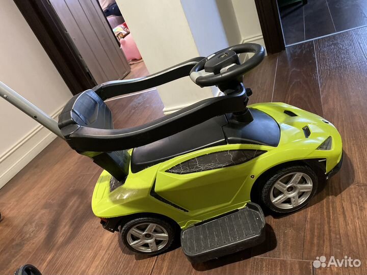 Машинка-каталка ламборгини с ручкой