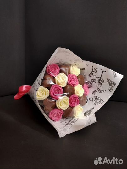 Шоколадные Розы и Сердца - 19 шт в Букете