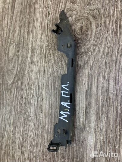 Крепление бампера переднее левое Opel Meriva A