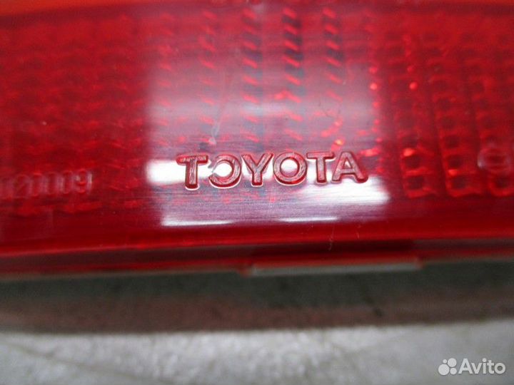 Отражатель в бампер левый Toyota RAV 4 3 (CA30)