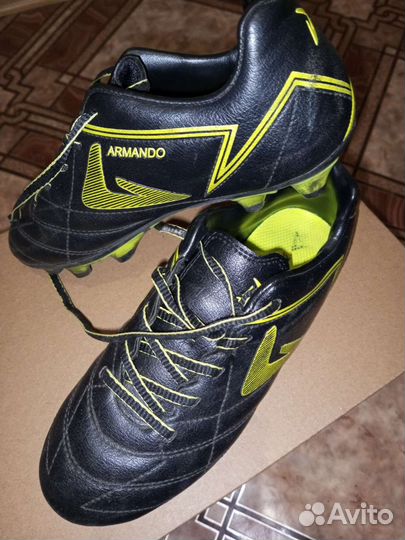 Футбольные бутсы