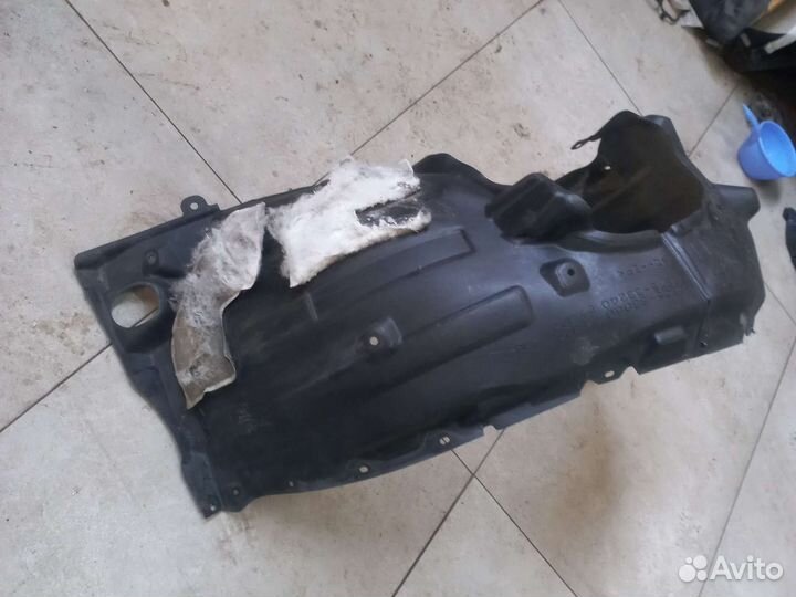 Подкрылок передний правый Toyota Camry 70