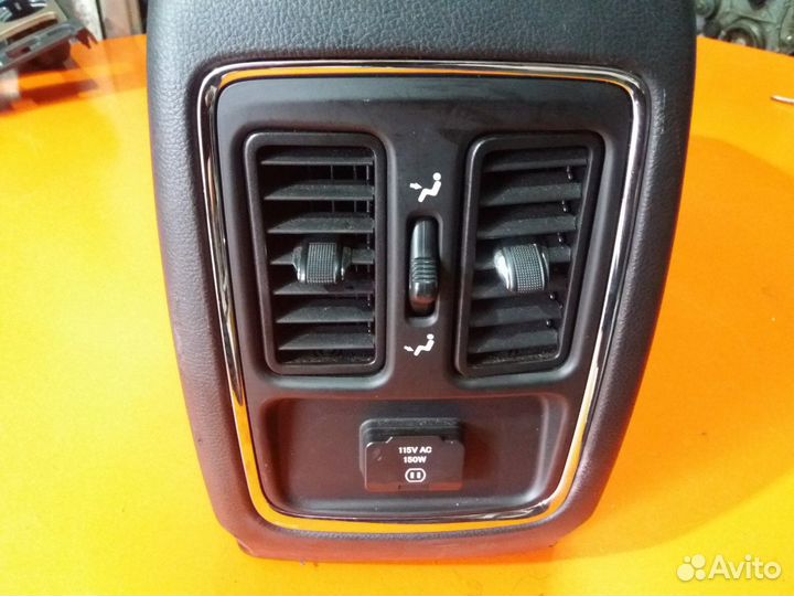 Консоль задняя jeep grand cherokee WK 2