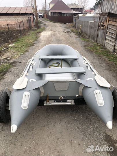 Лодка 300 с мотором и прицепом