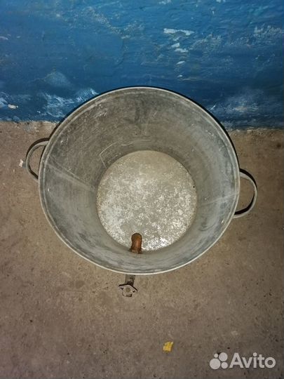 Бак для воды с краном