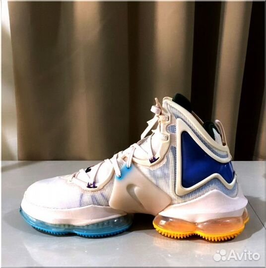 Баскетбольные кроссовки Nike LeBron 19