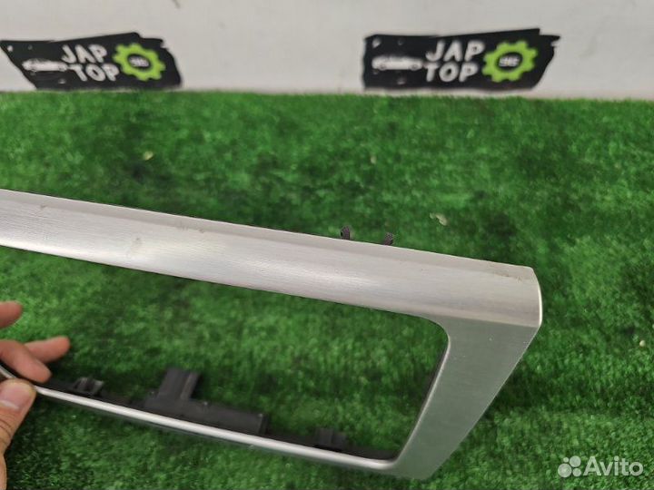 Рамка магнитолы Volkswagen Passat B6