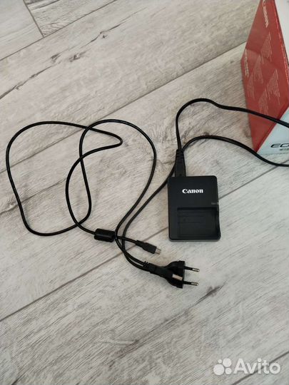 Зеркальный фотоаппарат canon