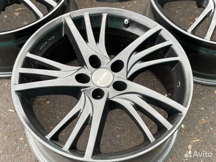 Стильные немецкие диски Rial R18 5-120