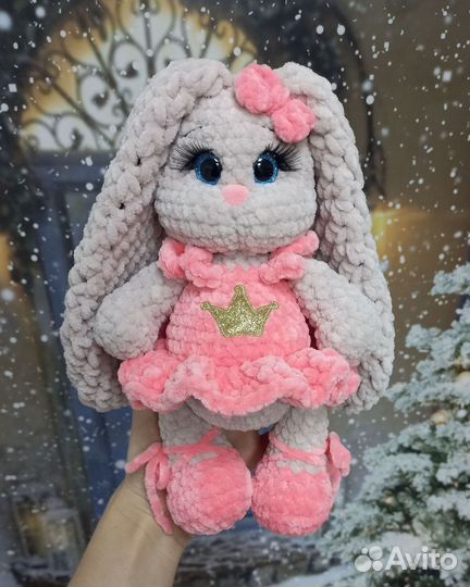 Вязаные игрушки. Зайки, мишки