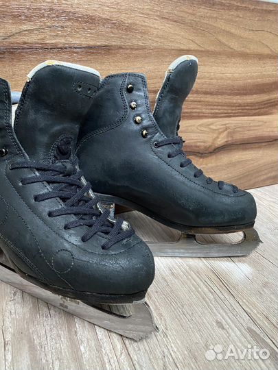 Фигурные коньки Risport Royal Super (Черные)