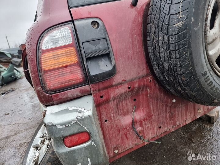 Крышка дверь багажника Toyota Rav4 1 в сборе рав4