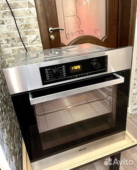 Духовка премиум класса Miele CleanSteel