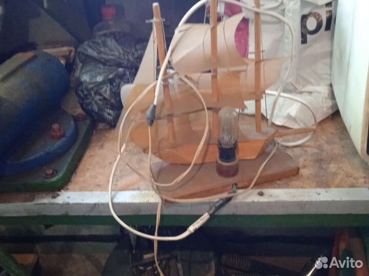 Светильник, книжки