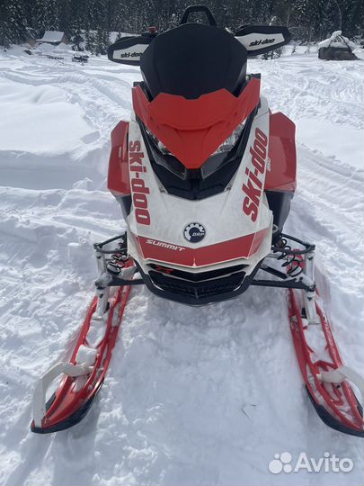 BRP Ski-Doo Summit