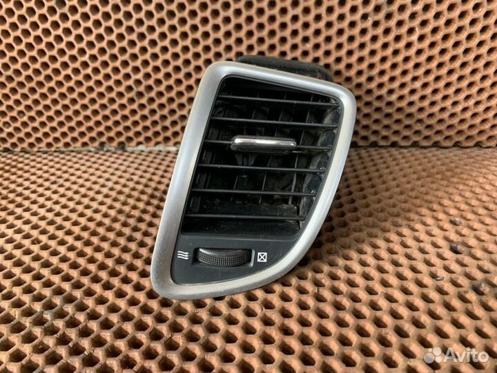 Дефлектор воздушный передний правый Nissan Teana