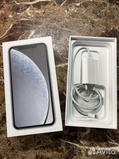 Телефон Apple iPhone XR