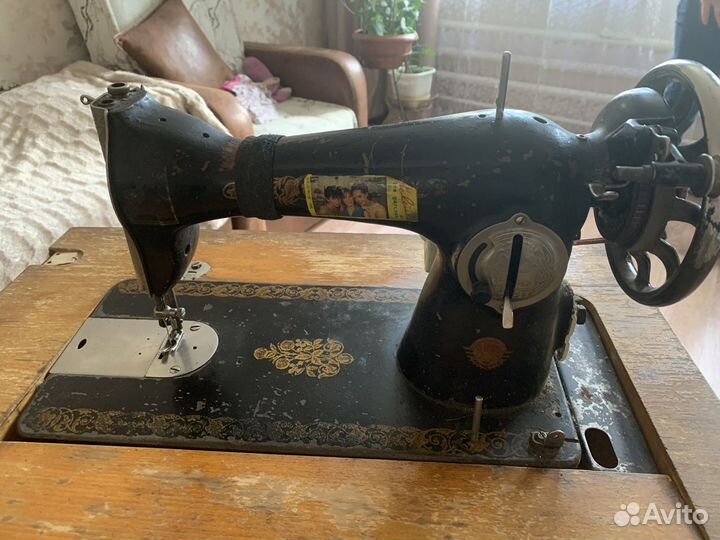 Швейная машинка Подольская с электроприводом