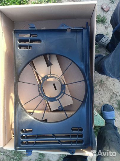 Диффузор радиатора тойота виш