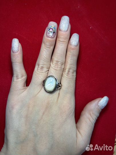 Серебряное кольцо с перламутром 19 размер