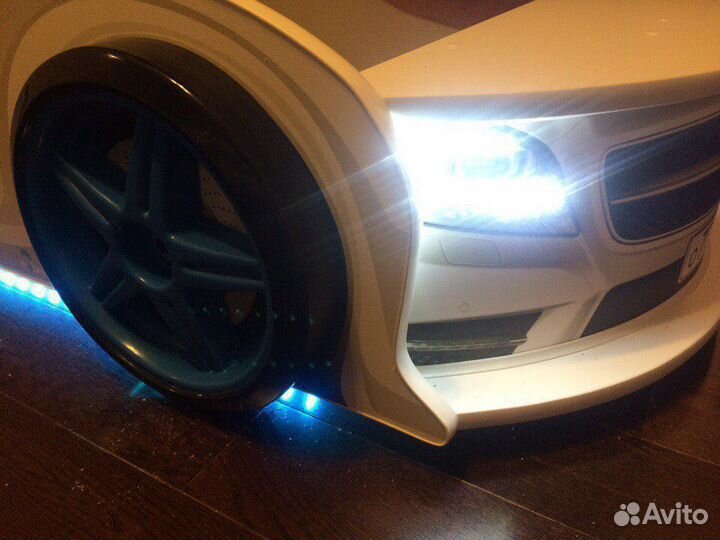 Кровать-машинка белый Мерседес