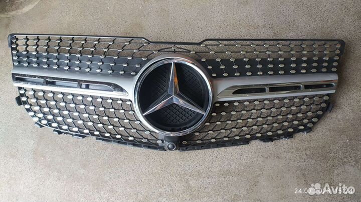 Решетка радиатора w204