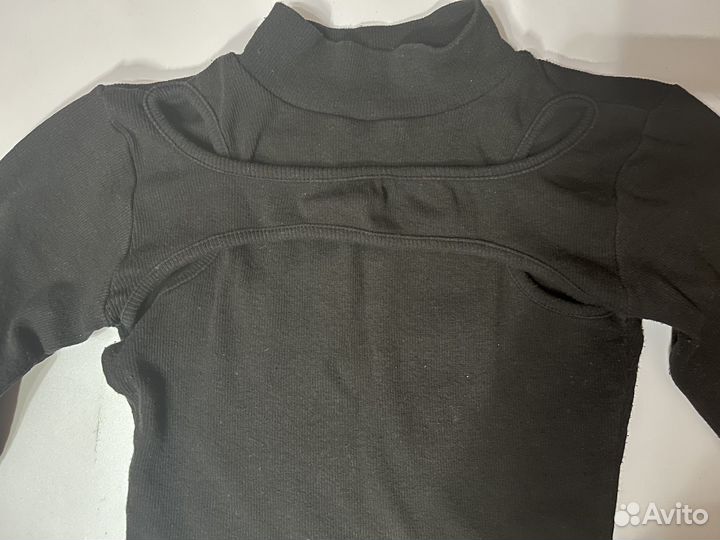 Лонгслив короткий с интересным элементом