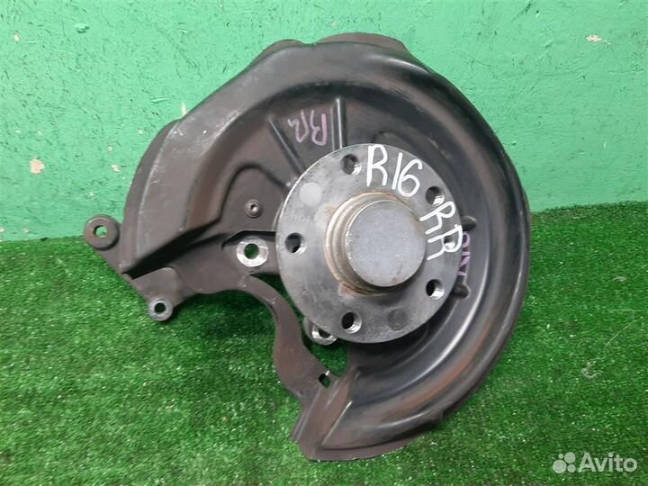 Кулак задний правый volkswagen Golf Plus 2006