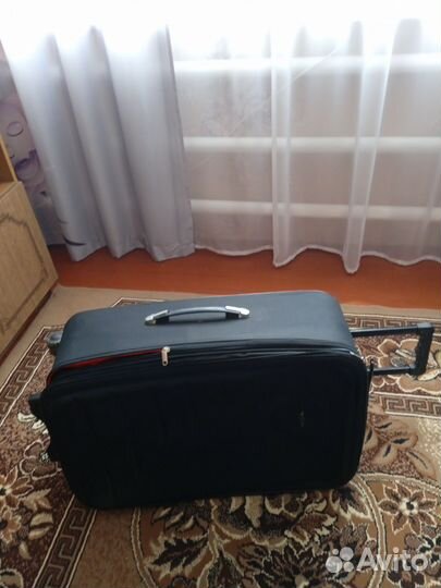 Чемодан на колесах большой