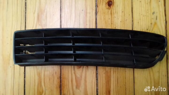 Решетка в бампер левая Ауди А6 С4 94-97г