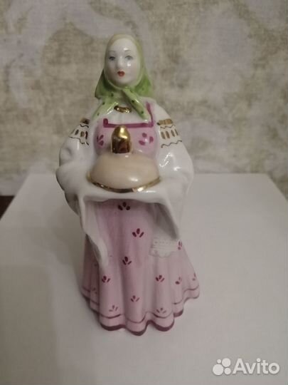 Дулево, девушка с караваем