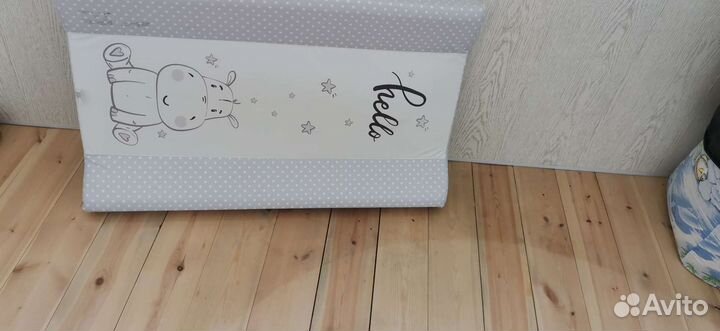 Пеленальная доска на кроватку