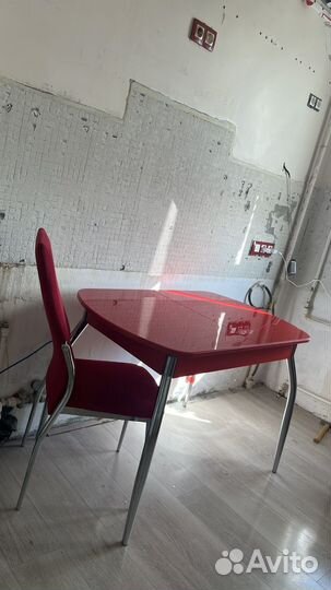 Стол и 4 стула