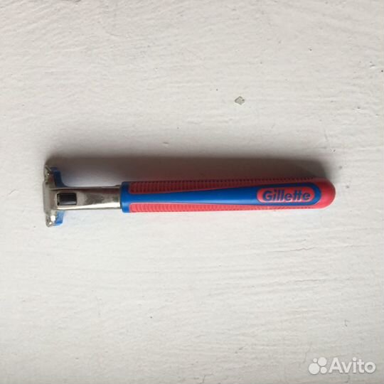 Деревянная головоломка, бинокль, гравюра и т.д