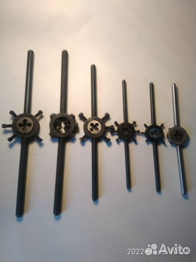 Державки,плашки, метчики,воротки, сверла, развертк