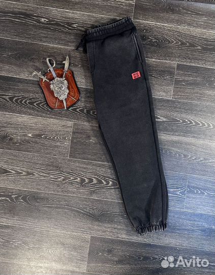 Спортивные штаны