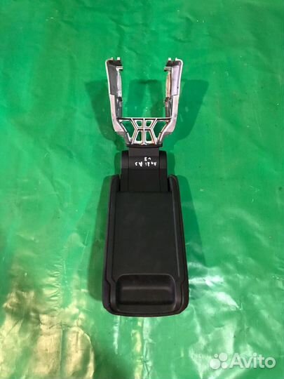 Подлокотник Audi A3 V8 2012-2016г Ауди А3