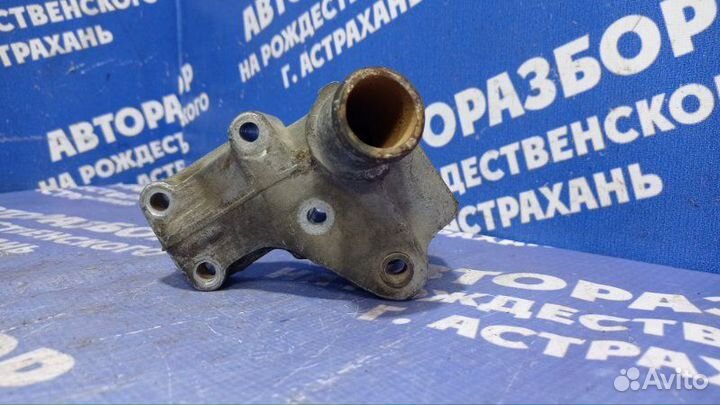 Фланец системы охлаждения Toyota Mark 2 седан