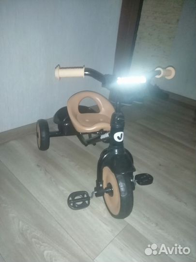Детский трехколесный велосипед новый