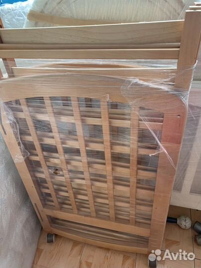 Детская кроватка с матрасом
