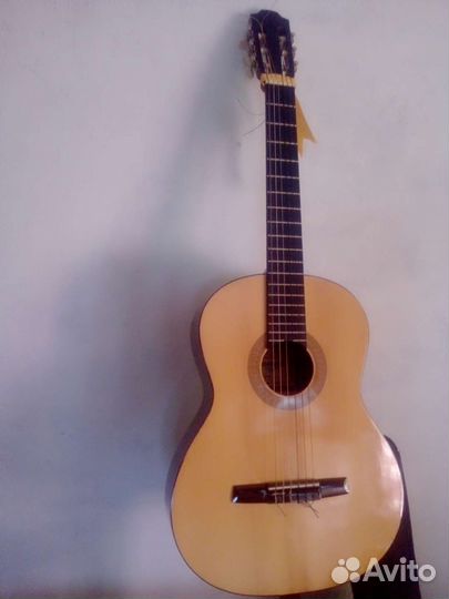 Акустическая гитара