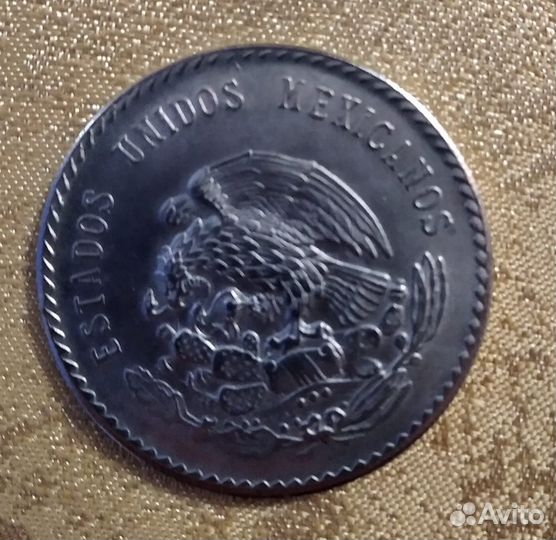 Монеты: 5, 10 и 100 песо Мексика