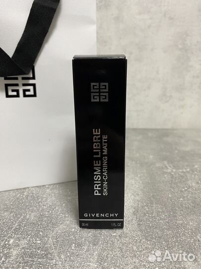 Тональный крем Givenchy живанши