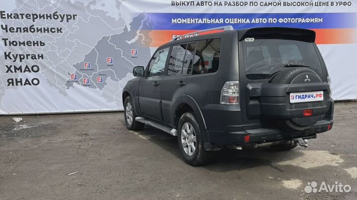 Петли двери задней правой Mitsubishi Pajero (V90)