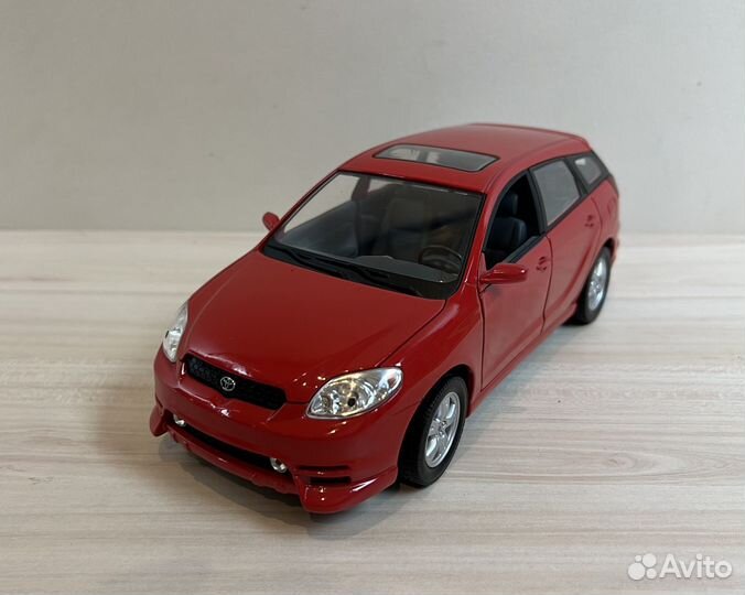 Модель Toyota Matrix 2003 1/18