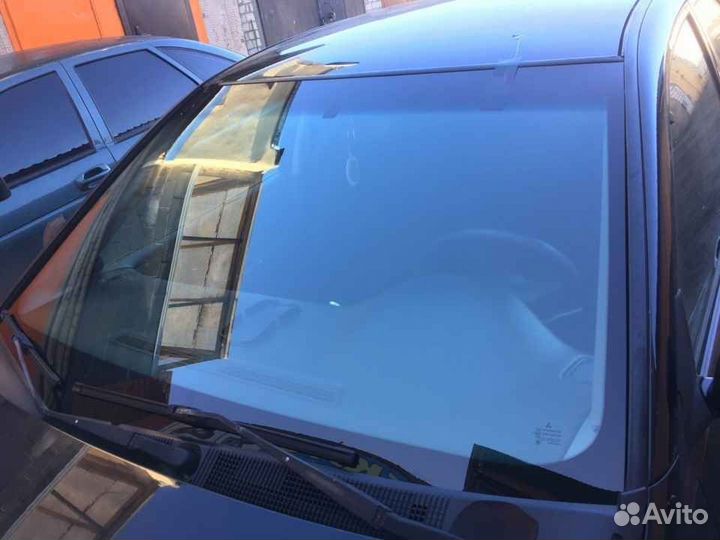 Заднее стекло на Хендай Солярис 2. Установка