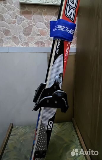 Лыжи, палки, лыжные ботинки