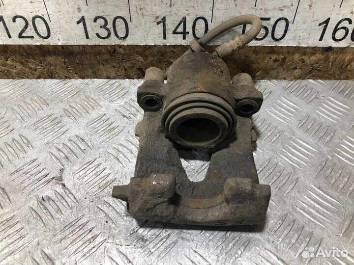 Суппорт передний правый Skoda Octavia 2000 2011