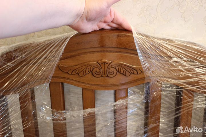 Кроватка детская с маятником